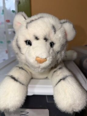 Zahara white striped Tiger Douglas Cuddle Toy 9/2021